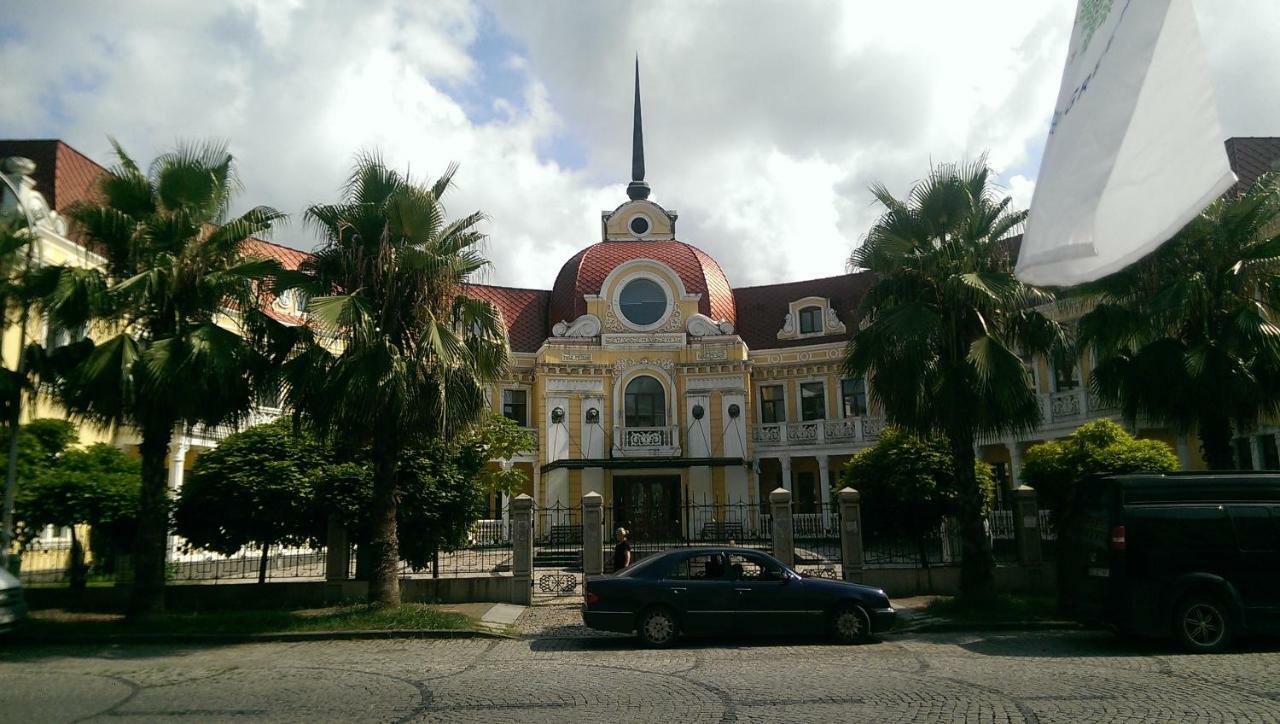 Apartamento Tamro Light House Batumi Exterior foto
